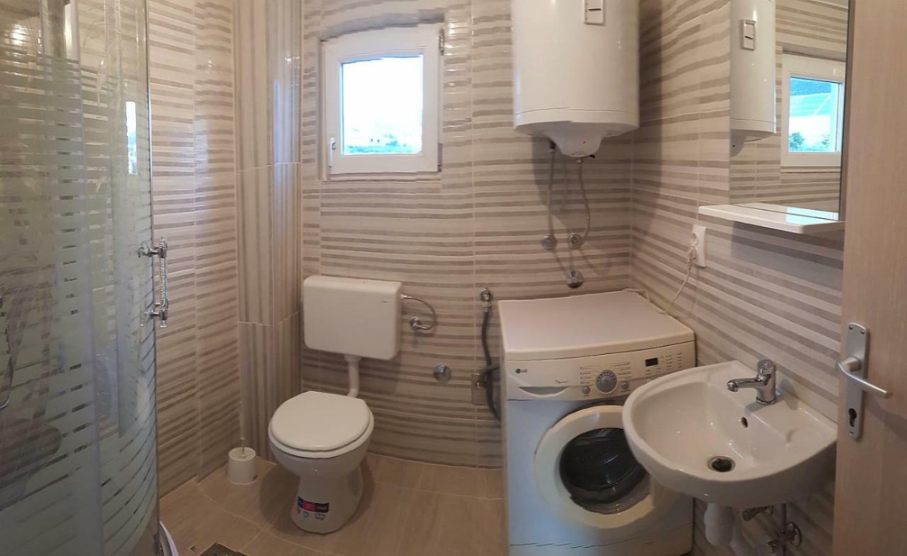 Apartman Nela Appartement Kaštel Sućurac Buitenkant foto